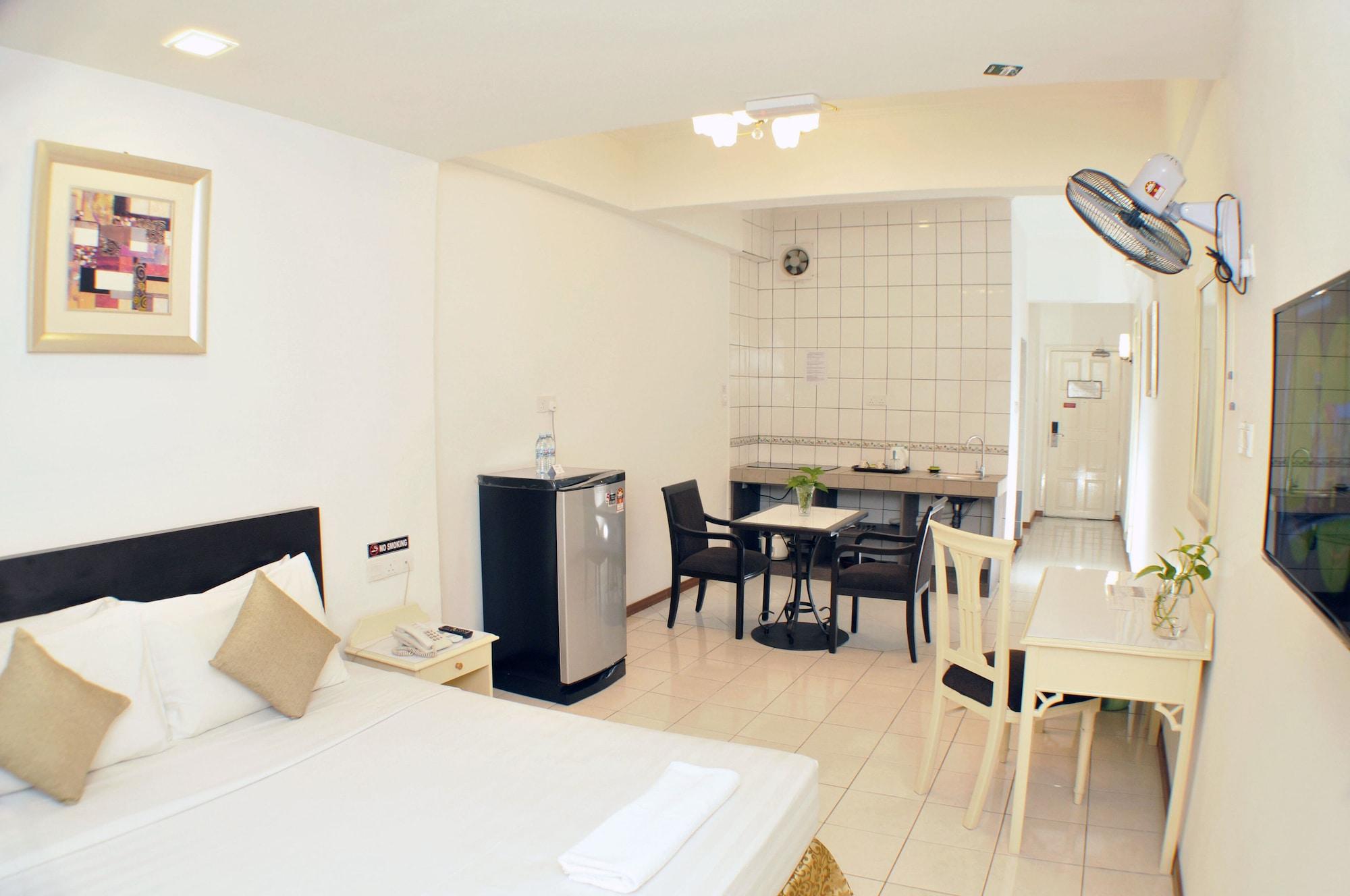 Promenade Service Apartment Кота-Кинабалу Экстерьер фото