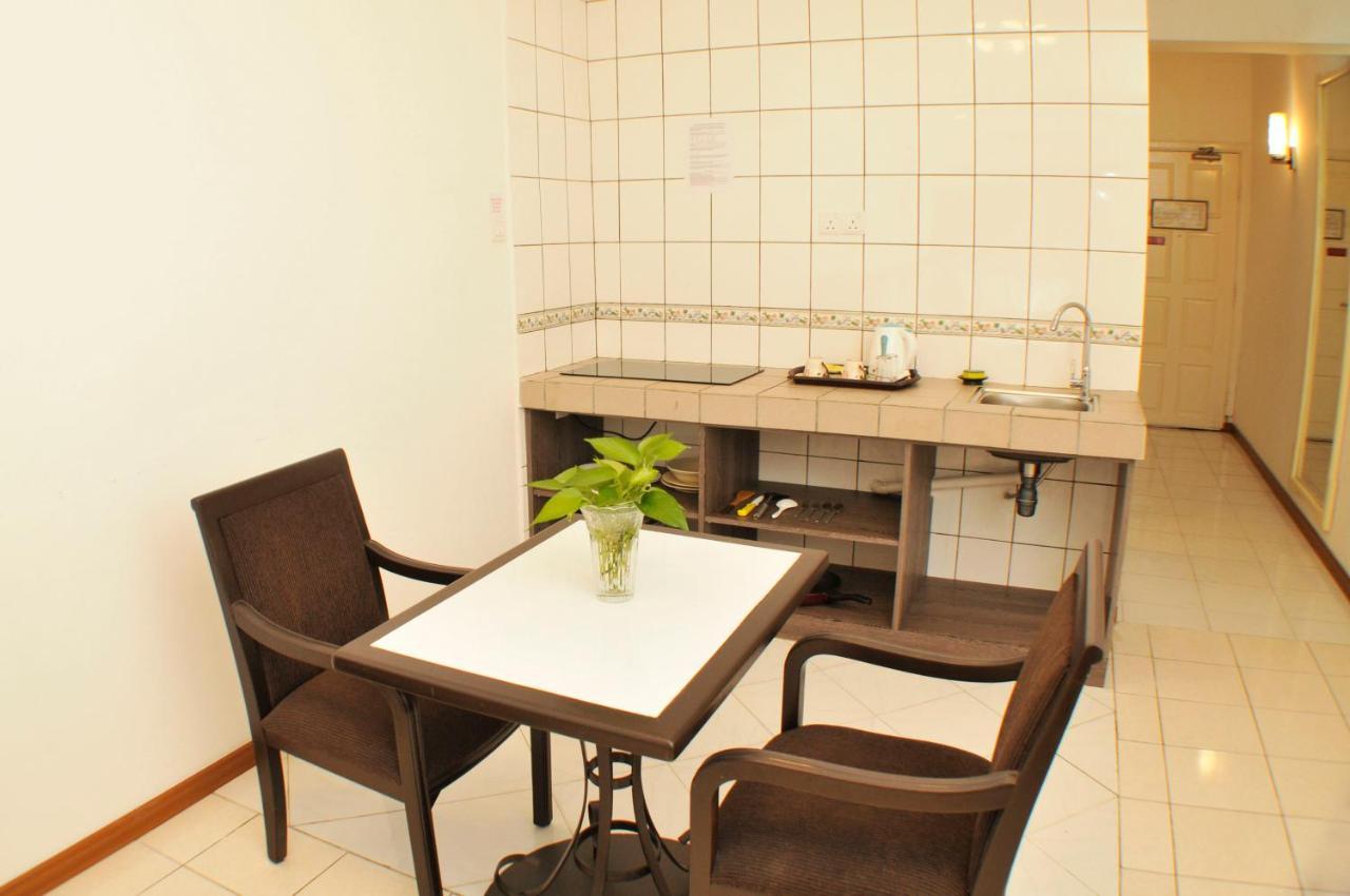 Promenade Service Apartment Кота-Кинабалу Экстерьер фото